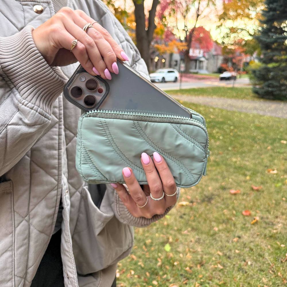 PORTEFEUILLE ET POCHETTE FONCTIONNELLE AVEC POIGNET À FERMETURE ÉCLAIR