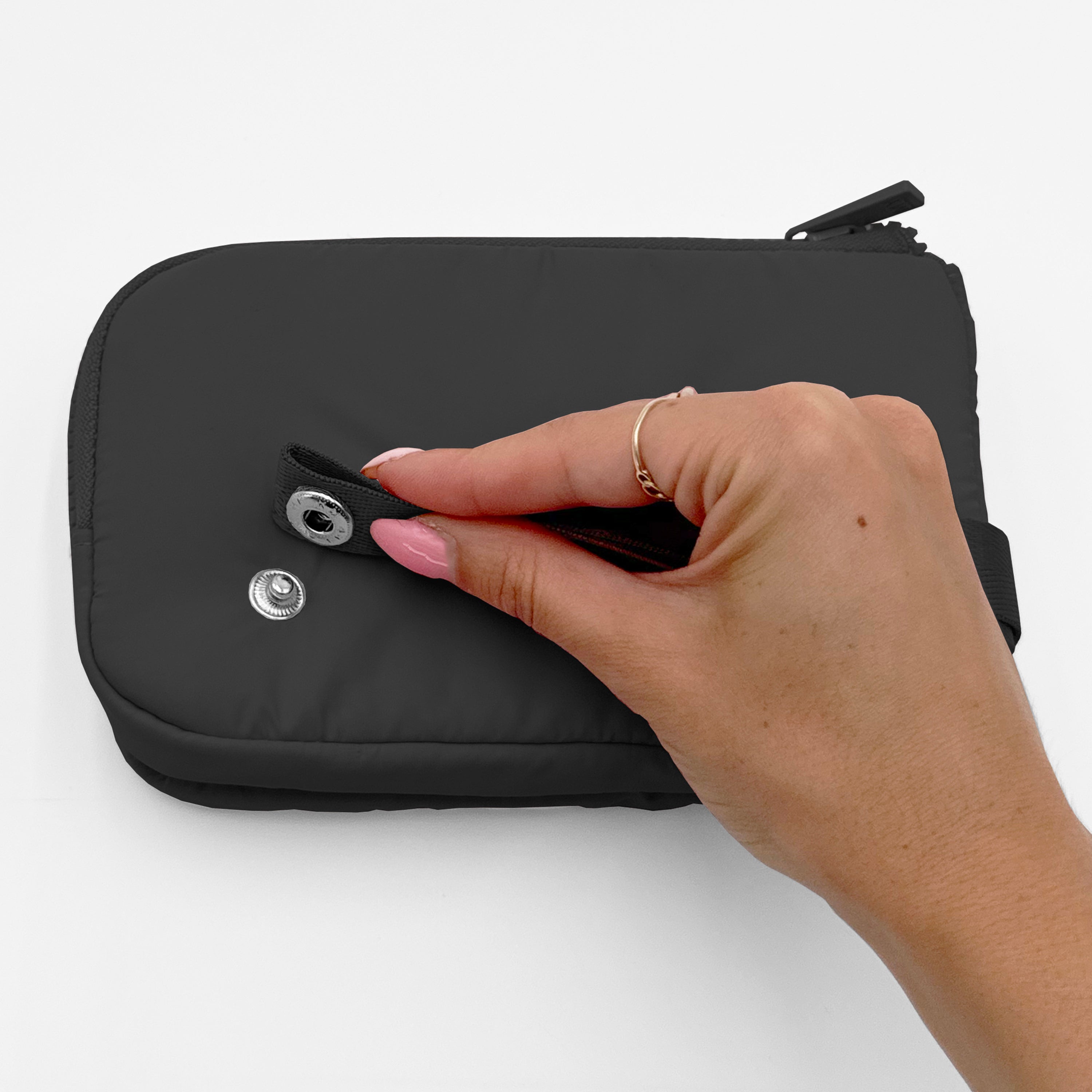 WALLET AND FUNCTIONAL POUCH WITH SNAP BACK WRISLET