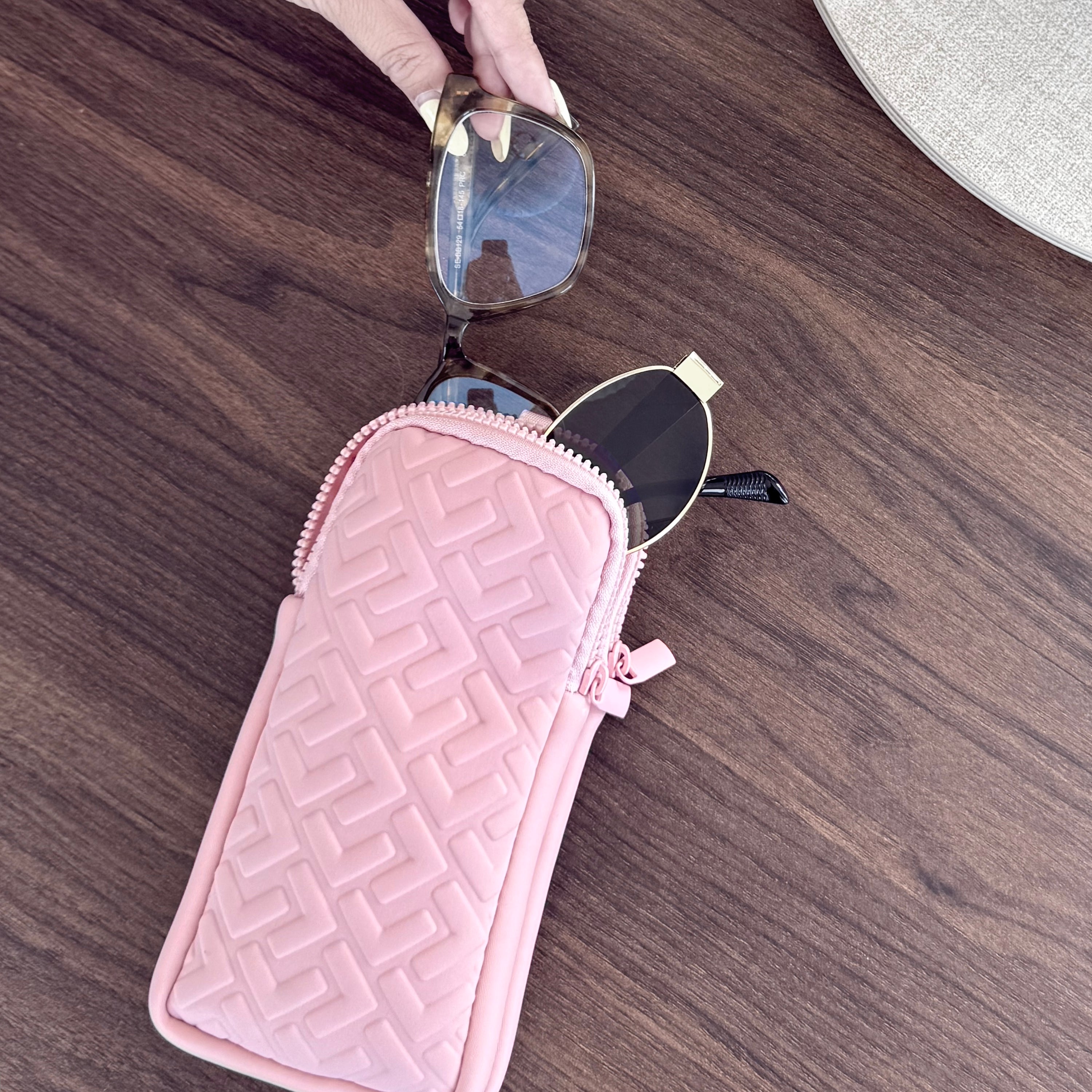 NEOPRENE DOUBLE EYE GLASS CASE WITH CARABINER - BLUSH